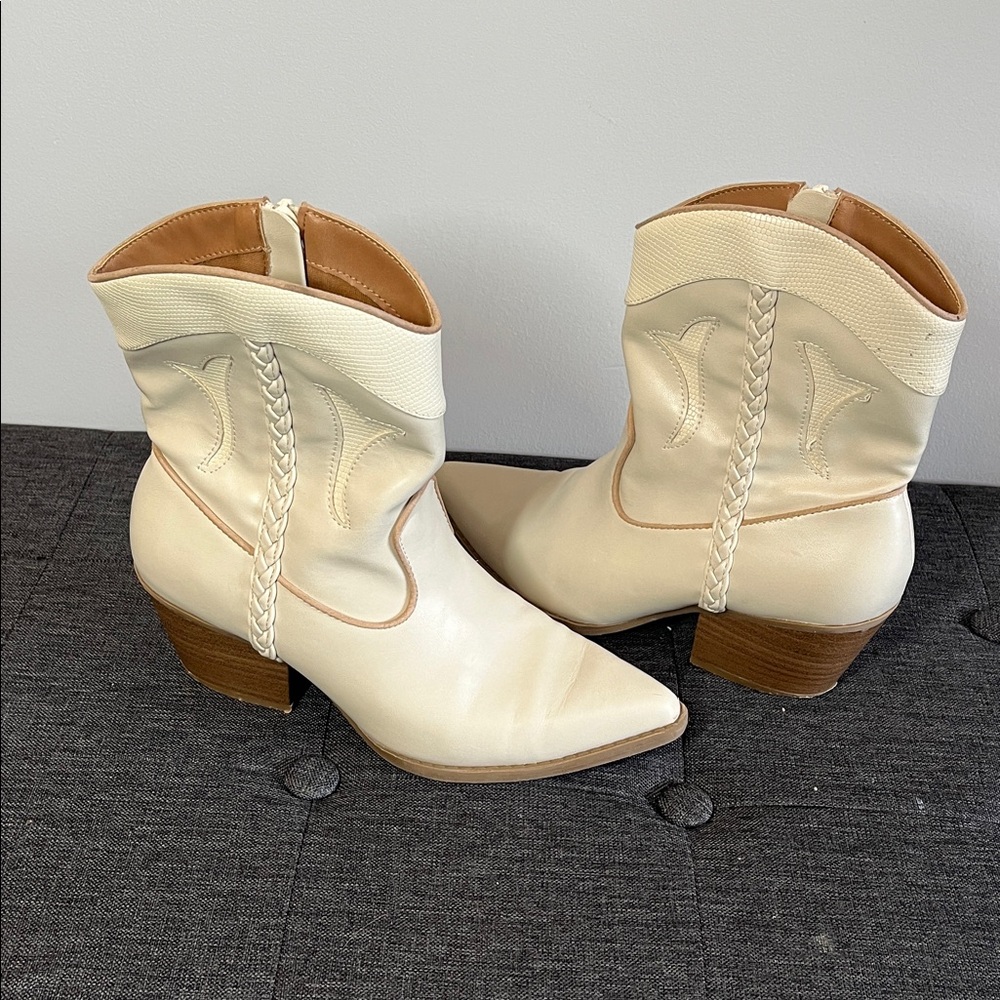 Universal Thread Ivory Shana Mid Calf Western Boot Sz 6